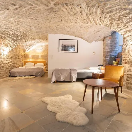 Old Town - Viru Gate * تالين