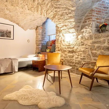 Old Town - Viru Gate * تالين