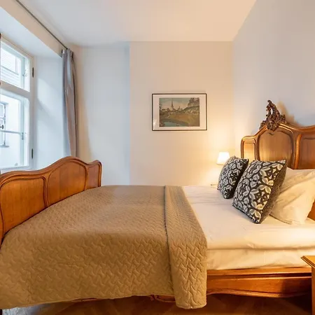 Old Town - Viru Gate * تالين