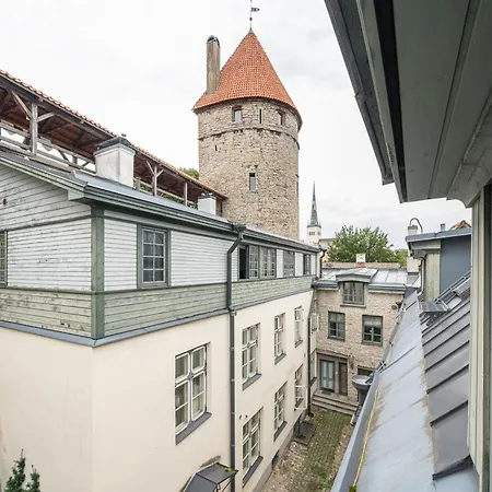 Old Town - Viru Gate * تالين