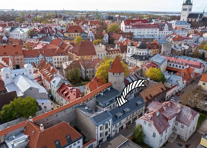 Old Town - Viru Gate *