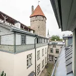 Old Town - Viru Gate * タリン